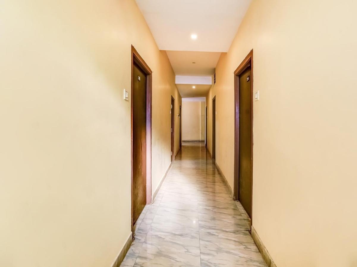 Oyo 84039 Tirumala Grand Rājahmundry Exterior foto